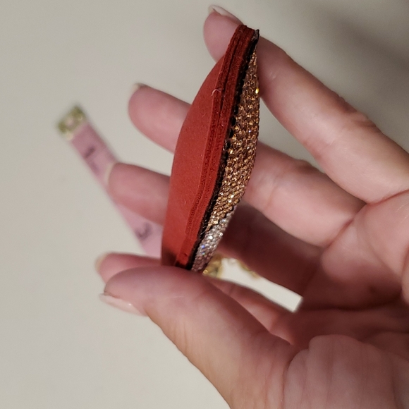 Red lipstick rhinestone covered keychain with ball and tassel goldtone Chic - Picture 4 of 4